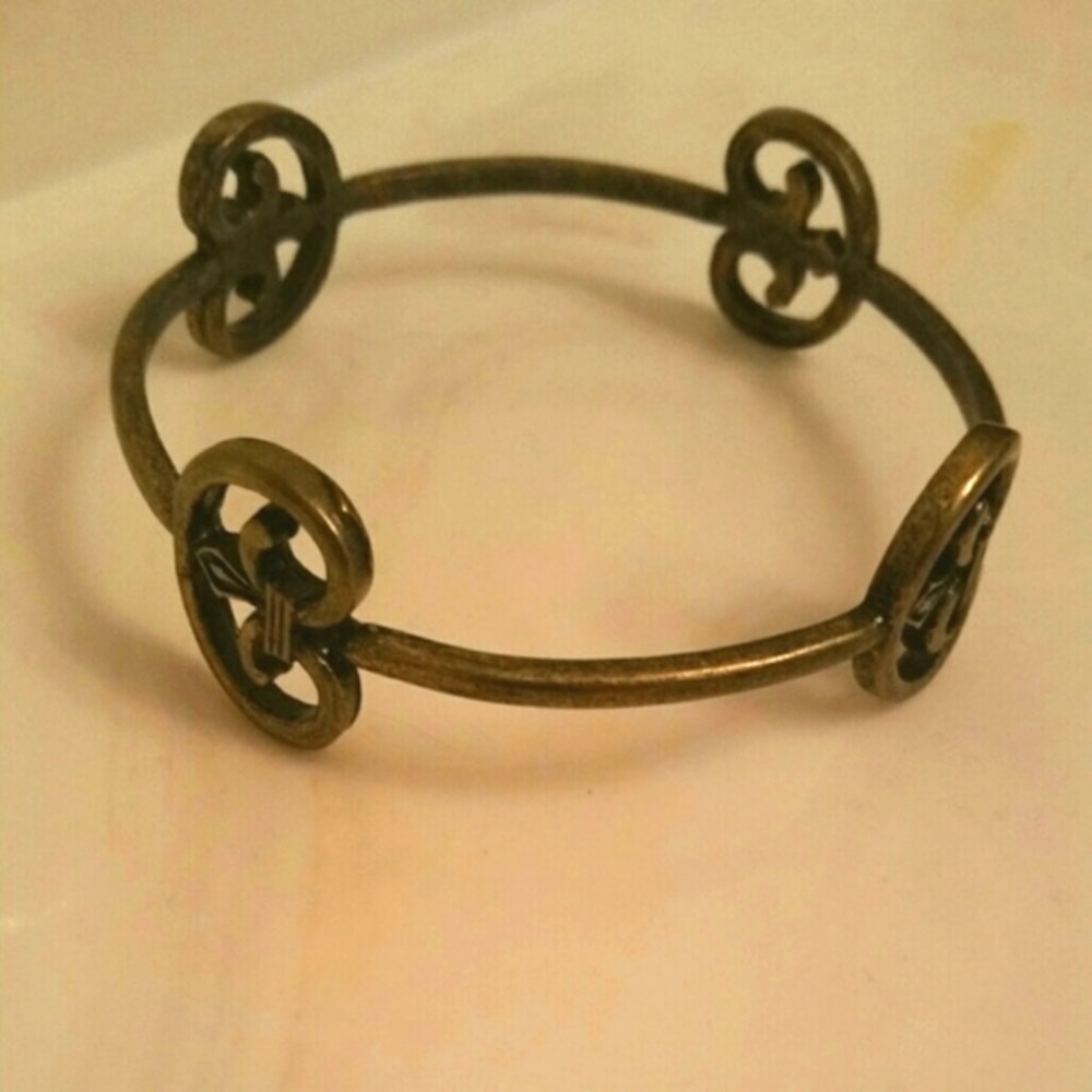 Vintage brass tone bangle bracelet